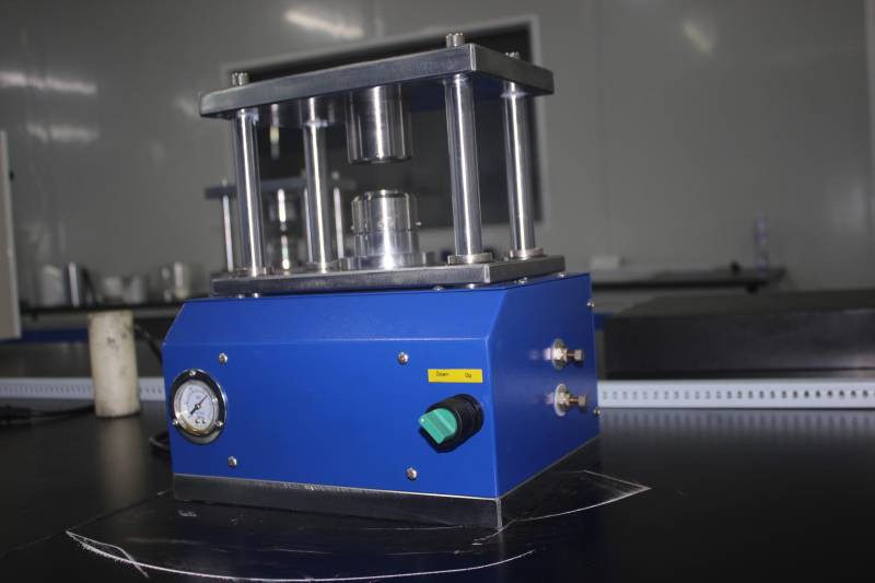 pneumatic sealer for coin cell
